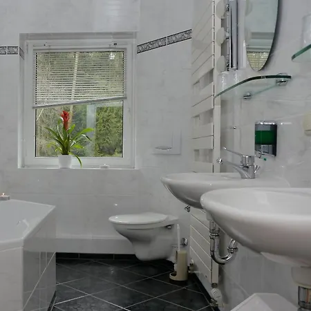 호텔 Naturparkhotel Haus Hubertus